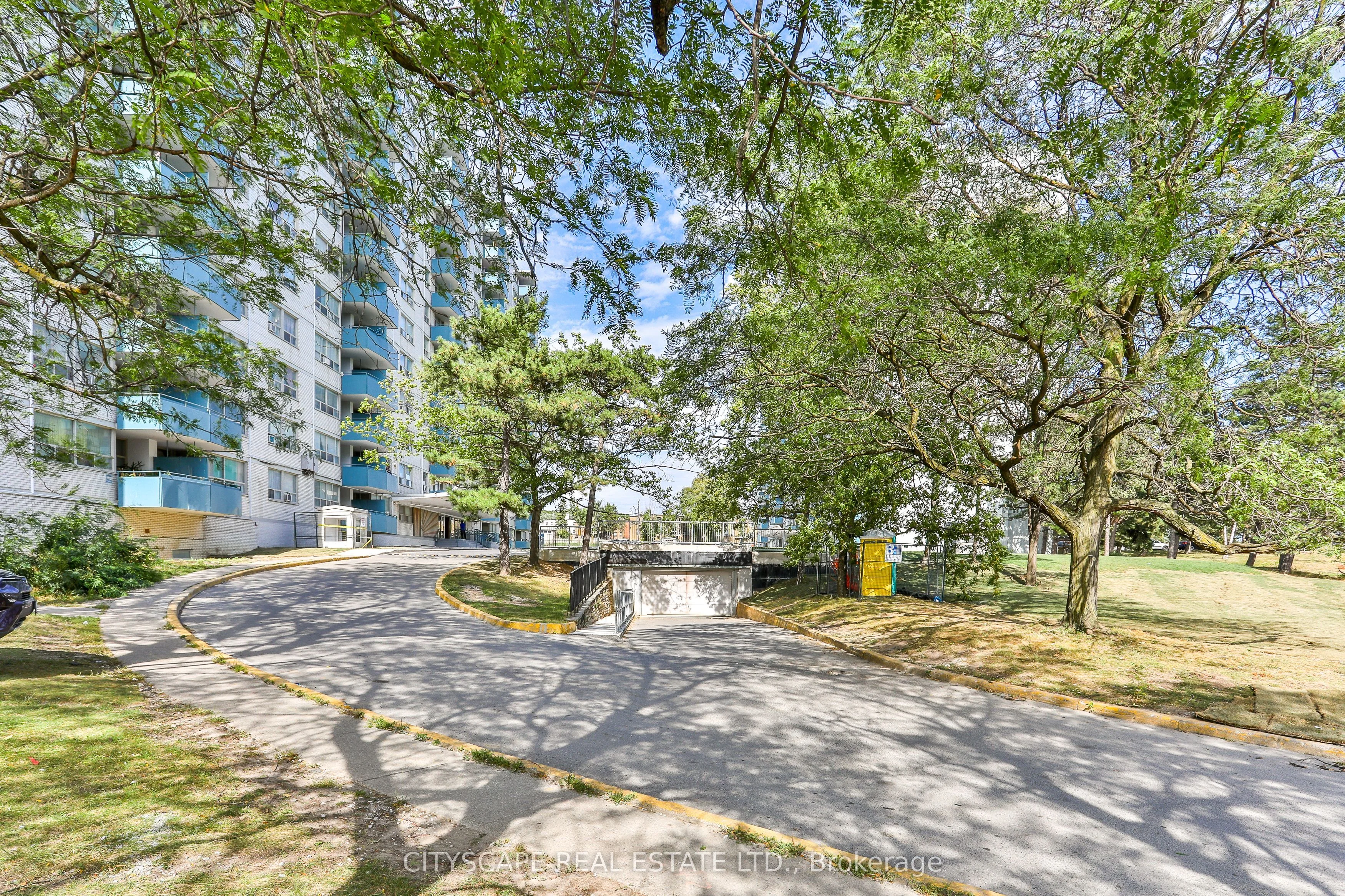 1442 Lawrence Avenue W 1412 (PH12), Toronto W04, ON M6L 1B5