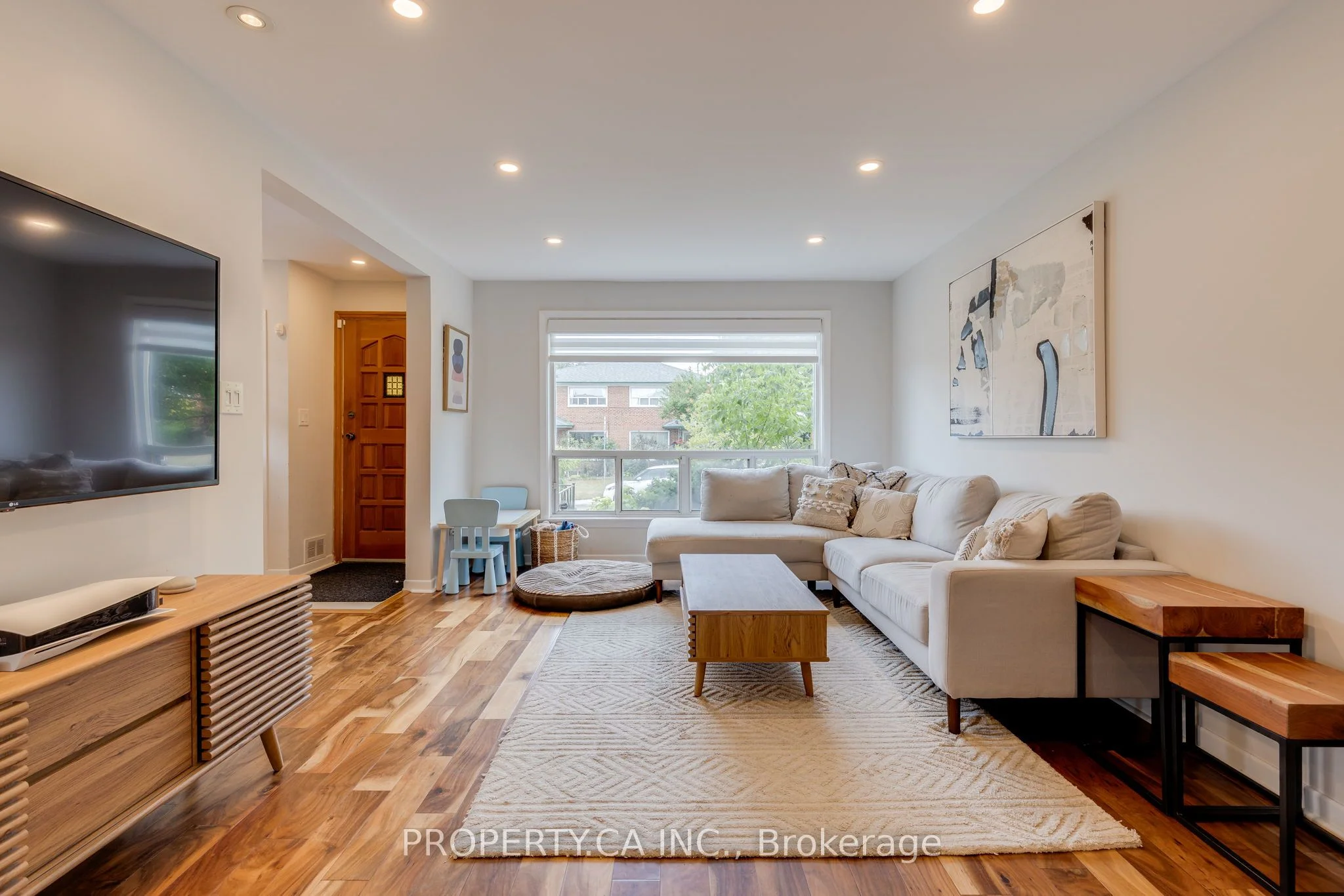 5 Woodenhill Court, Toronto W03, ON M6M 1K8