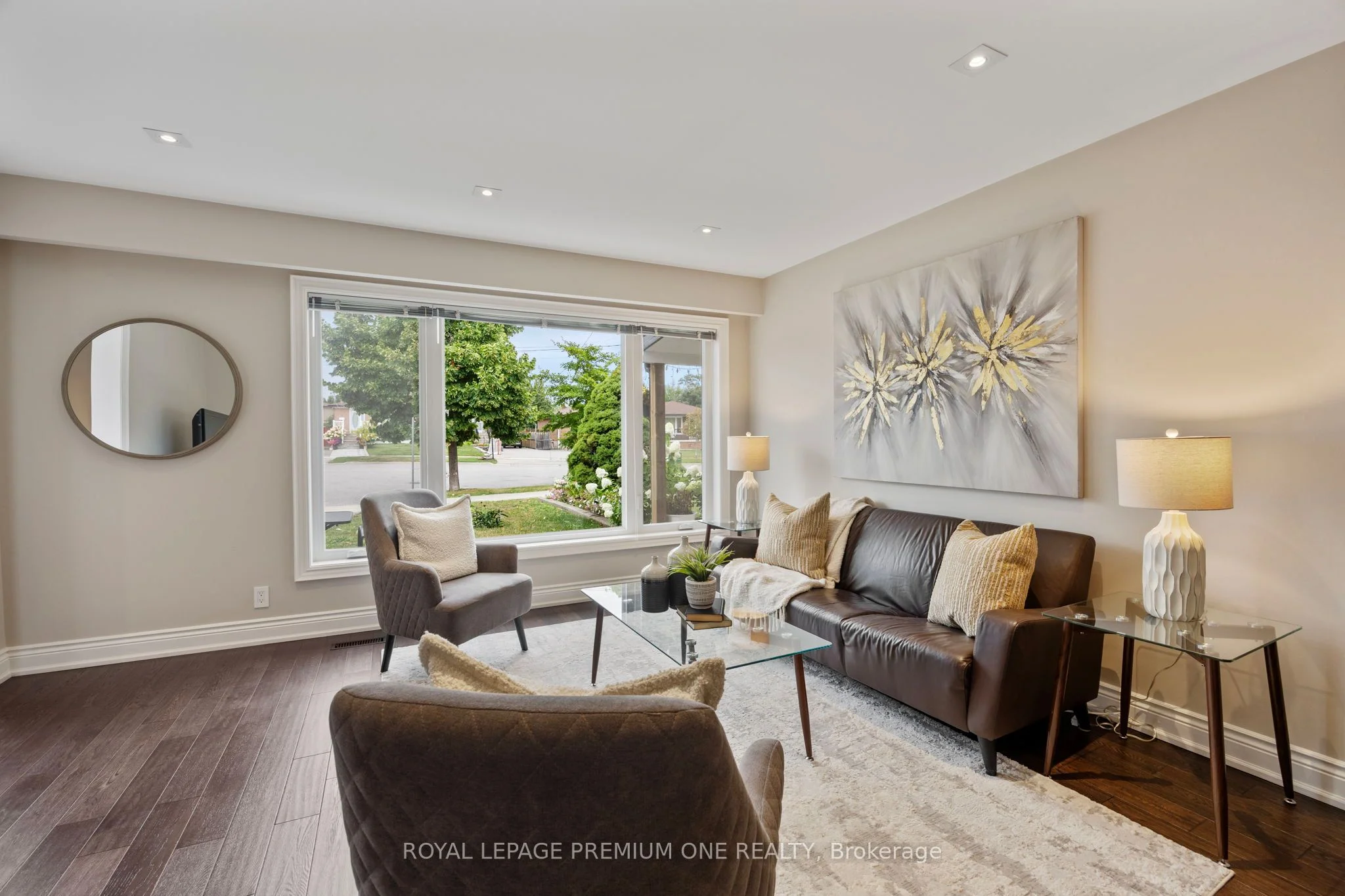 8 Buttercup Court, Toronto W05, ON M9L 2M9