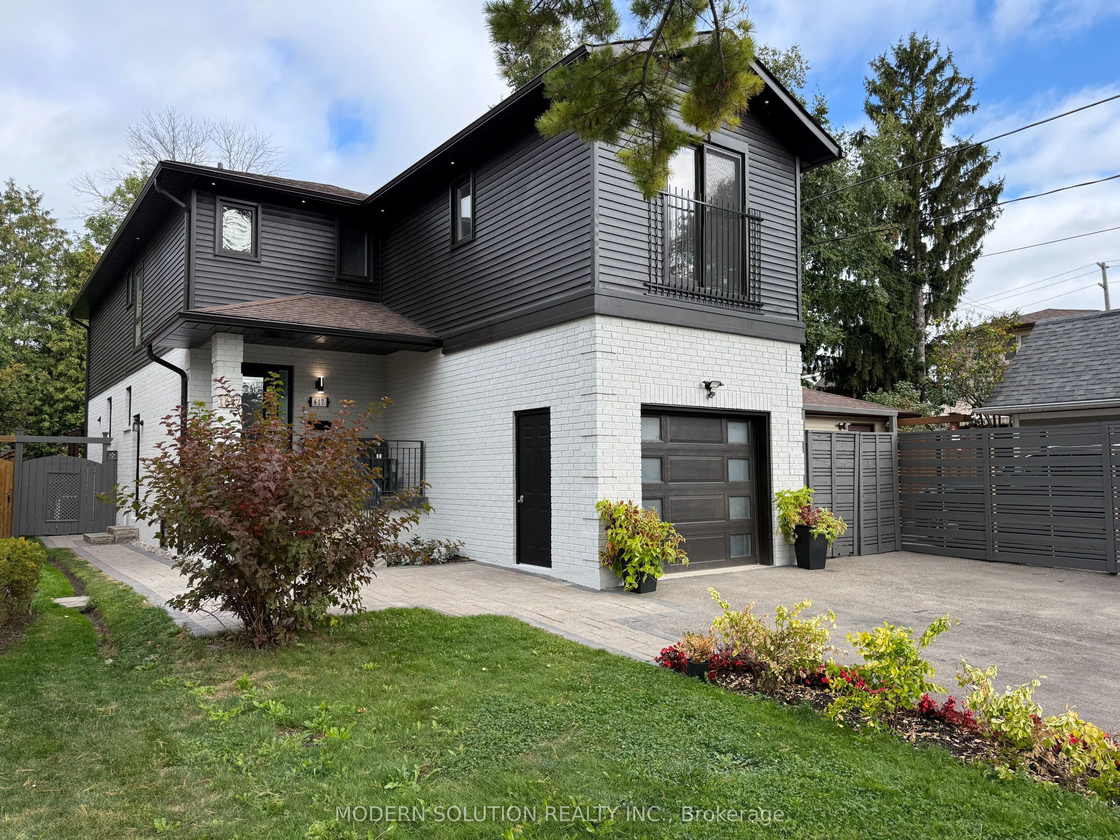 617 Curzon Avenue, Mississauga, On L5g 1p8