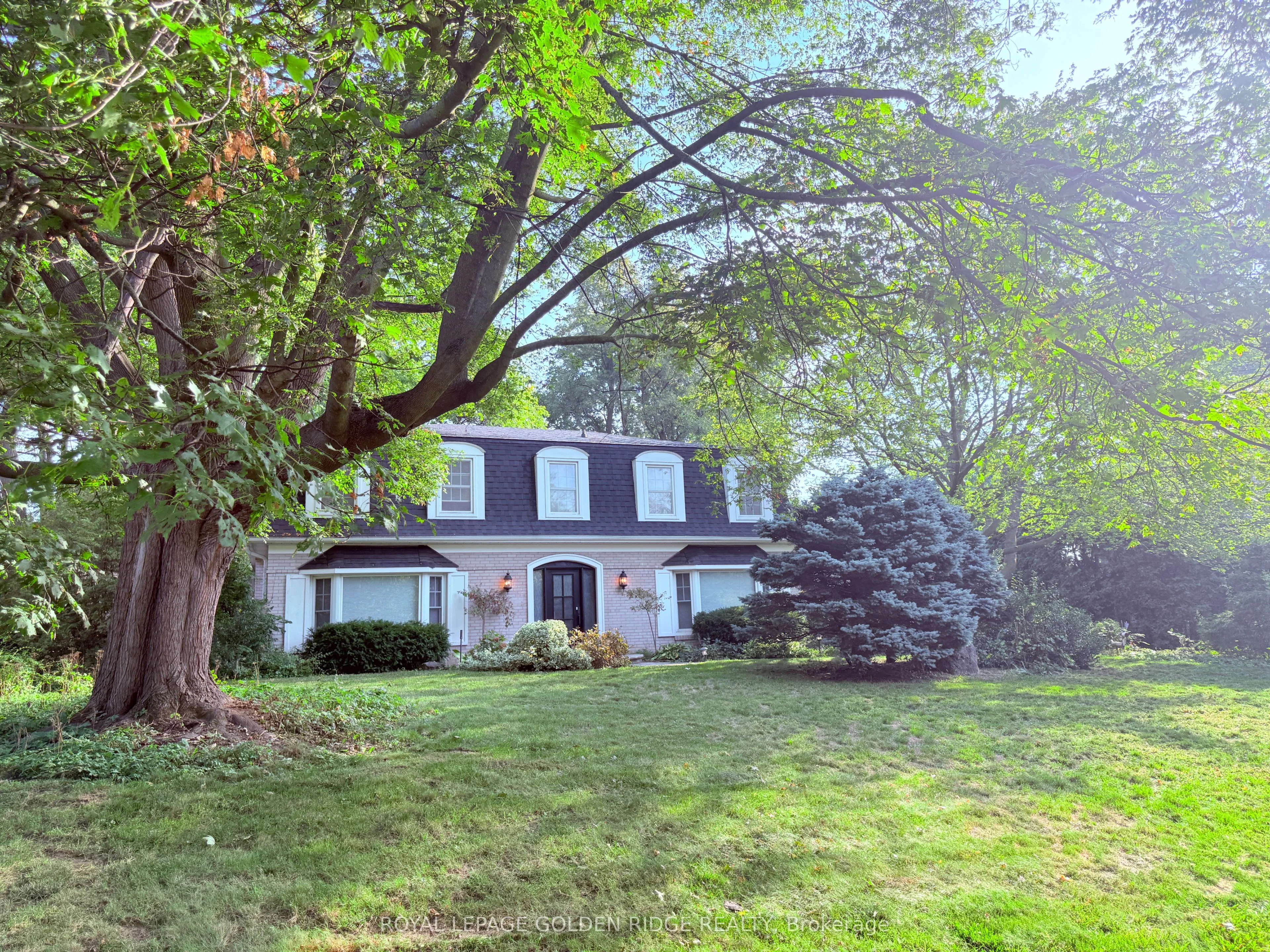 145 Cairncroft Road, Oakville, ON L6J 4L8