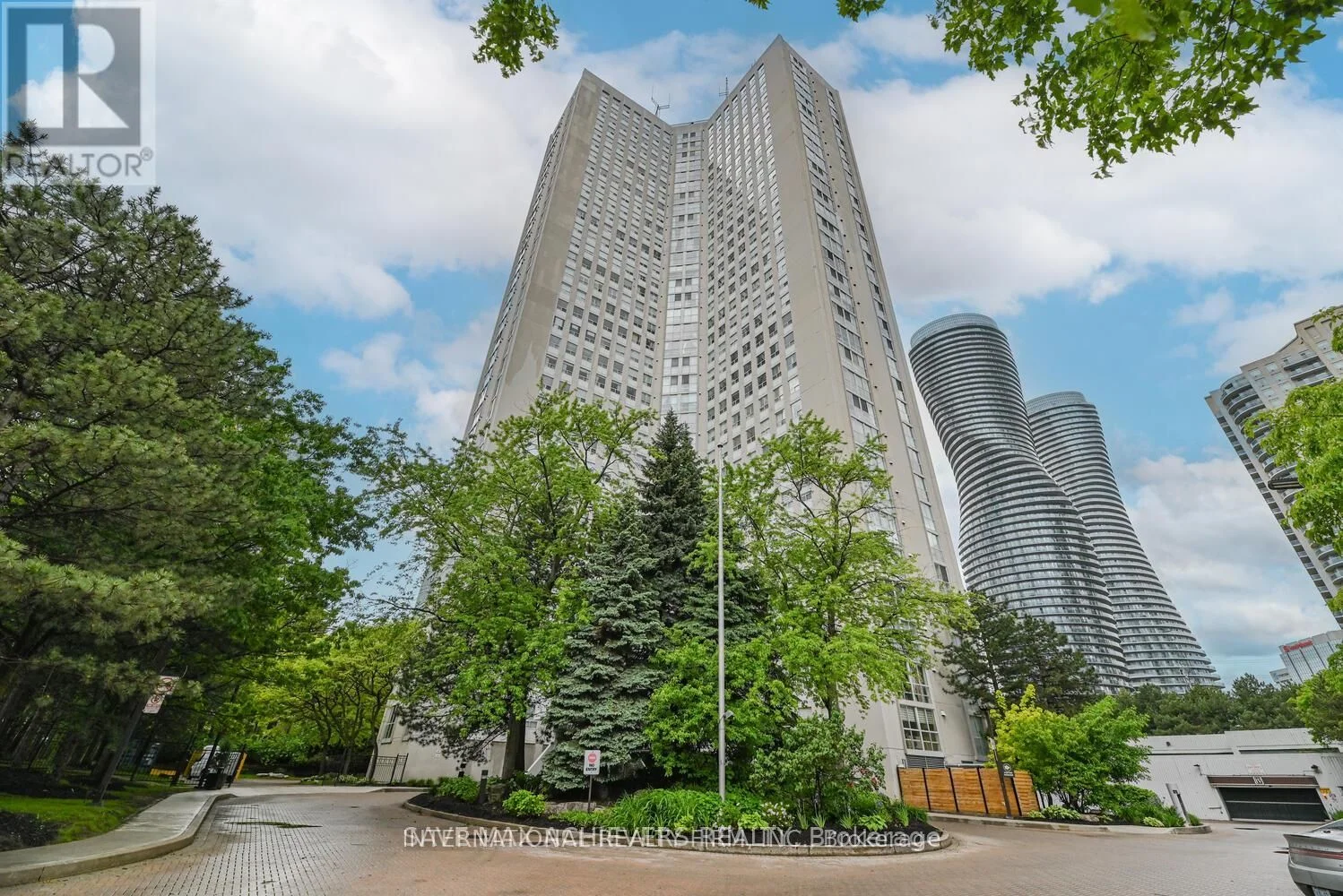 3650 Kaneff Crescent Ph02, Mississauga, ON L5A 4A1