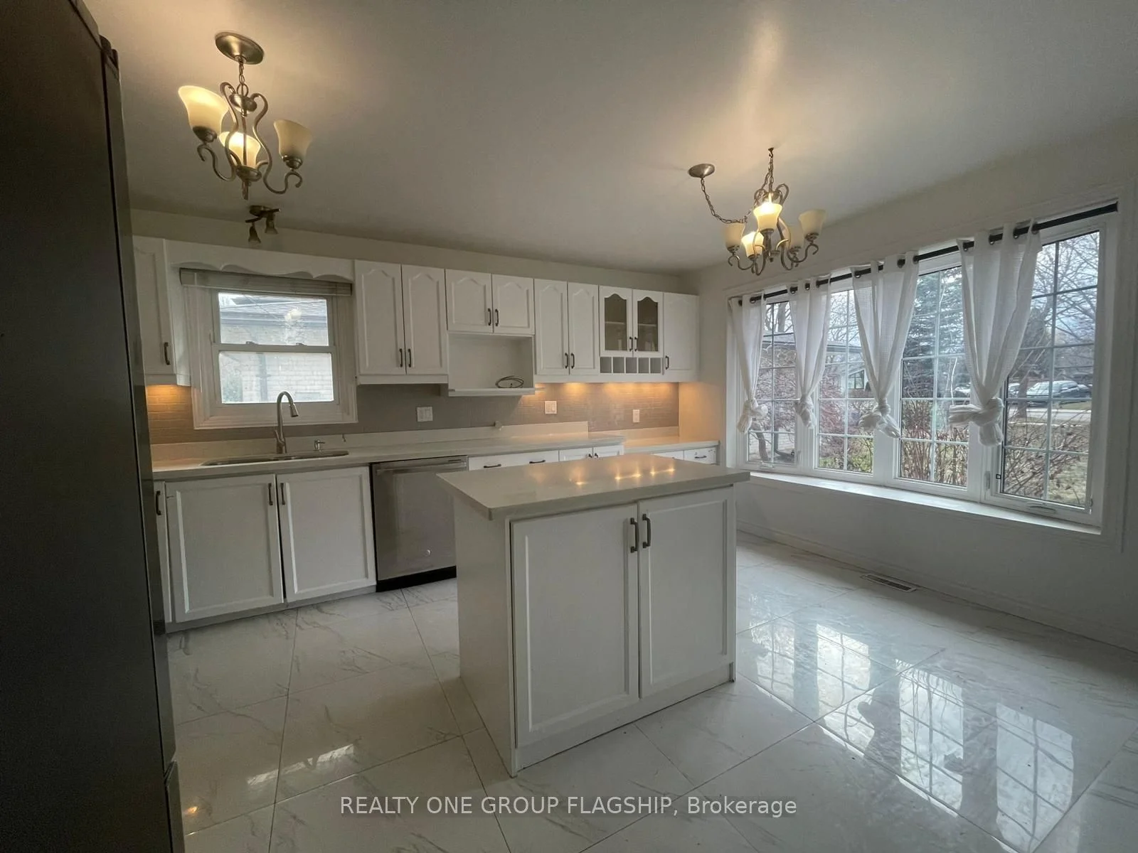 2358 Thorn Lodge Dr Drive, Mississauga, ON L5K 1K5