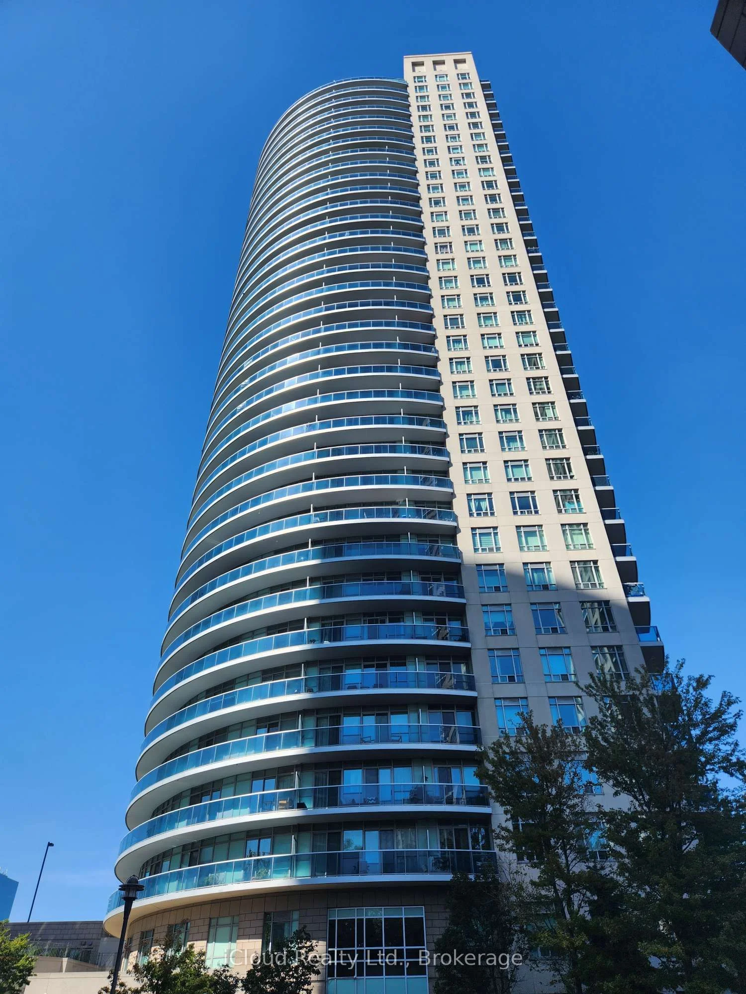 Condo Apartment in Mississauga