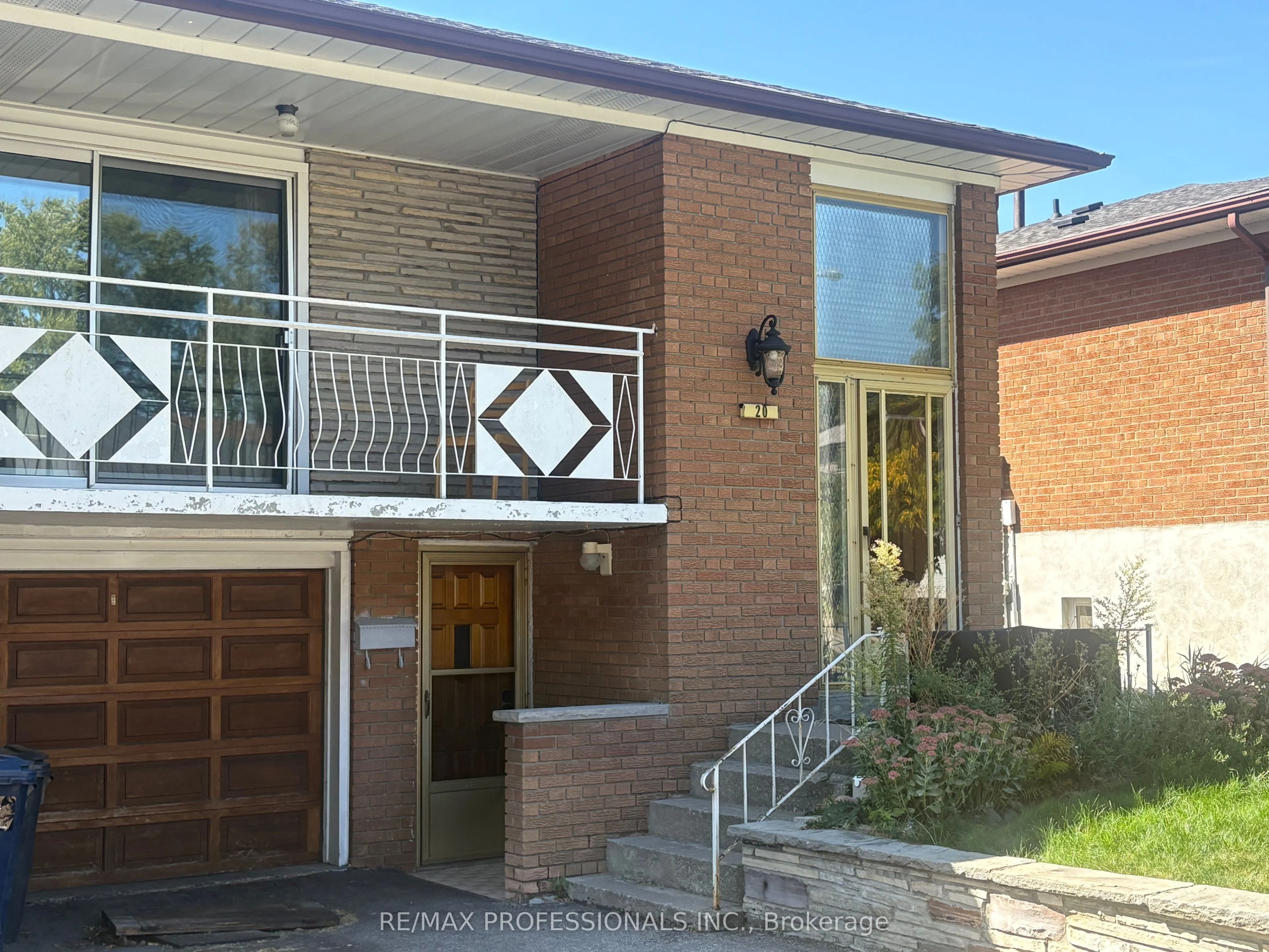 20 Sorlyn Avenue, Toronto W04, ON M6L 1H8