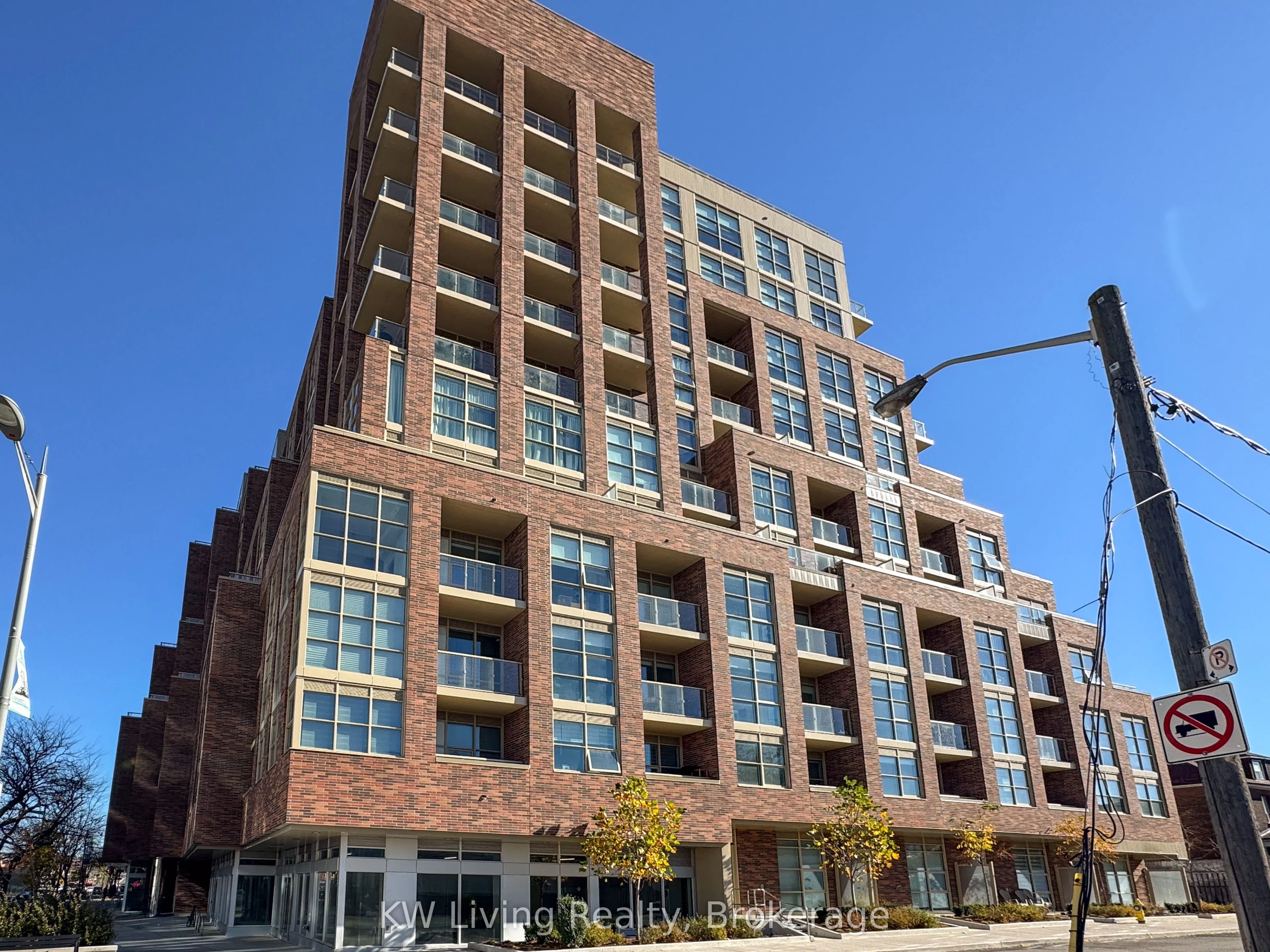 121 Ford Street 109, Toronto W03, ON M6N 3A2