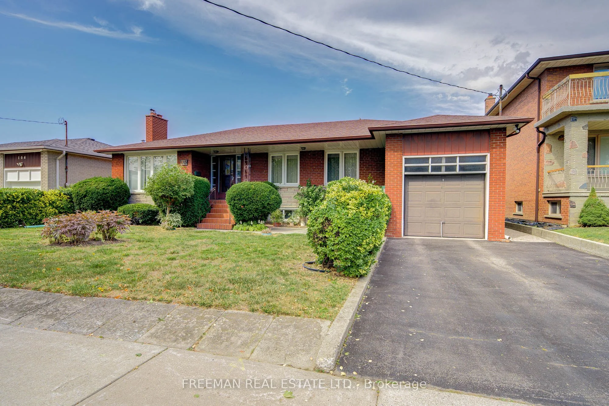 102 Hallsport Crescent, Toronto W05, ON M3M 2K6