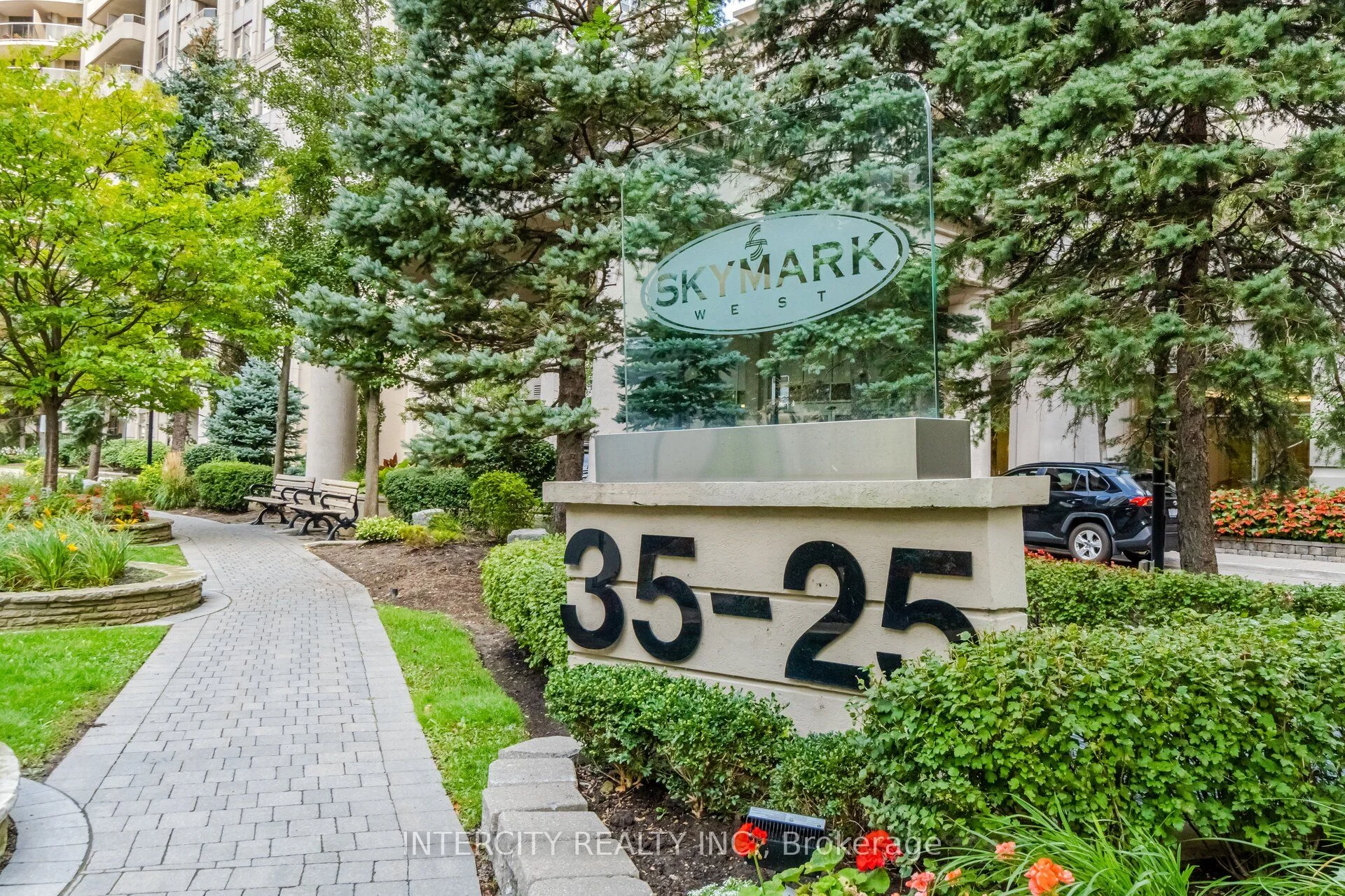 35 Kingsbridge Garden Circle TPH03, Mississauga, ON L5R 3Z5