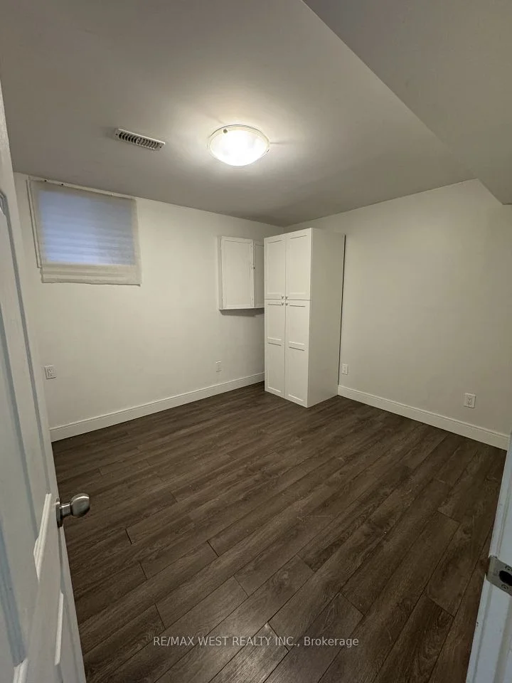 631 Ashprior Avenue, Mississauga, ON L5R 3N6