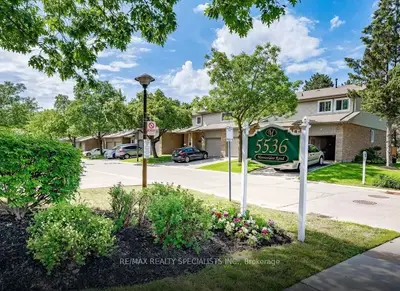 Condo Townhouse in Mississauga