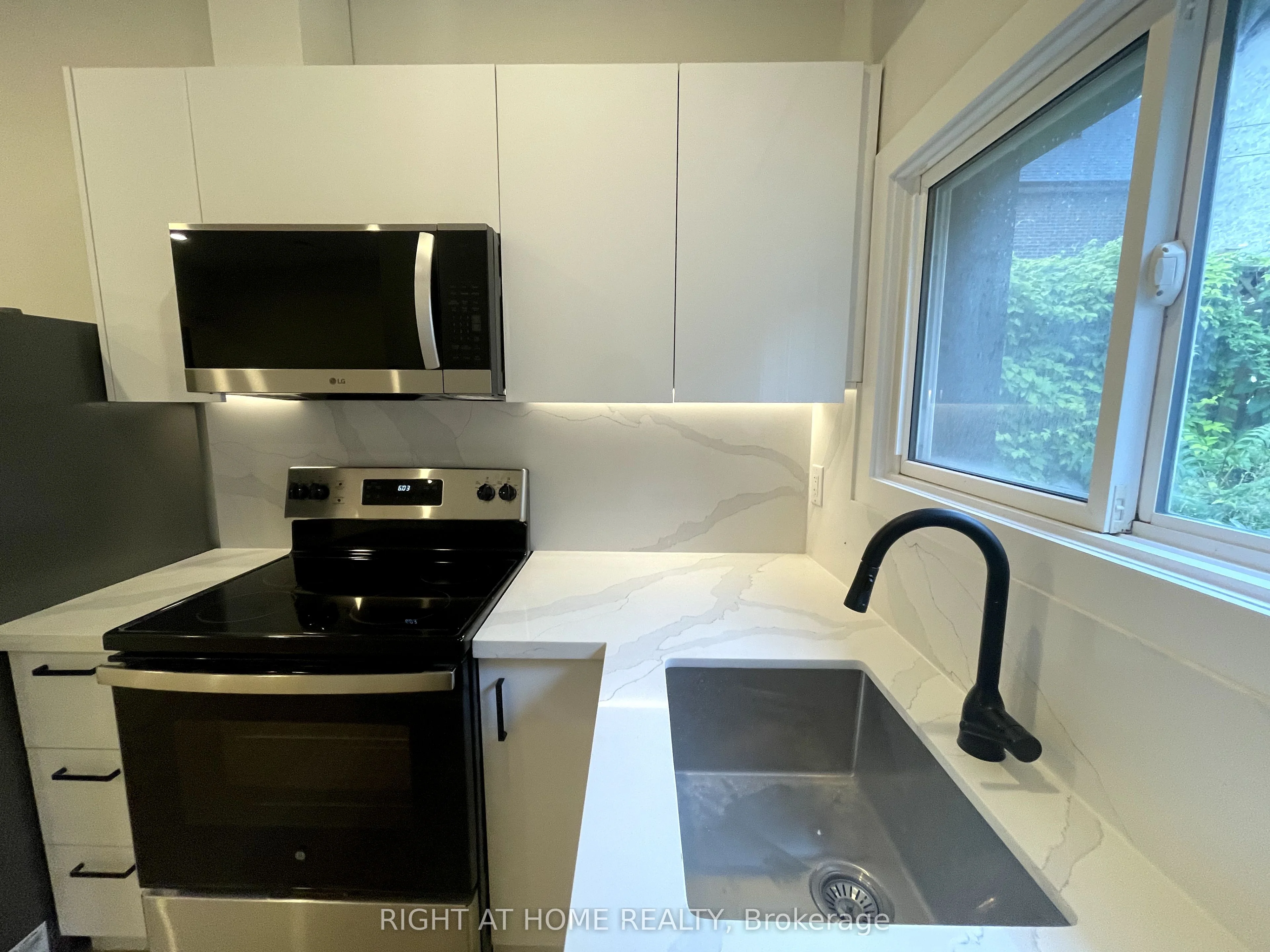 500 Salem Avenue N L, Toronto W02, ON M6H 3E1