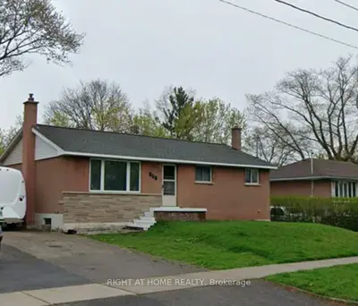 Detached in Burlington