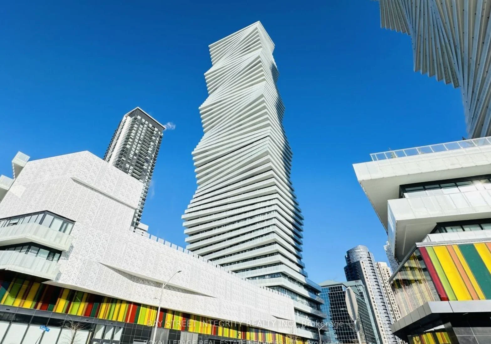 3900 Confederation Parkway 3706, Mississauga, ON L5B 0M3