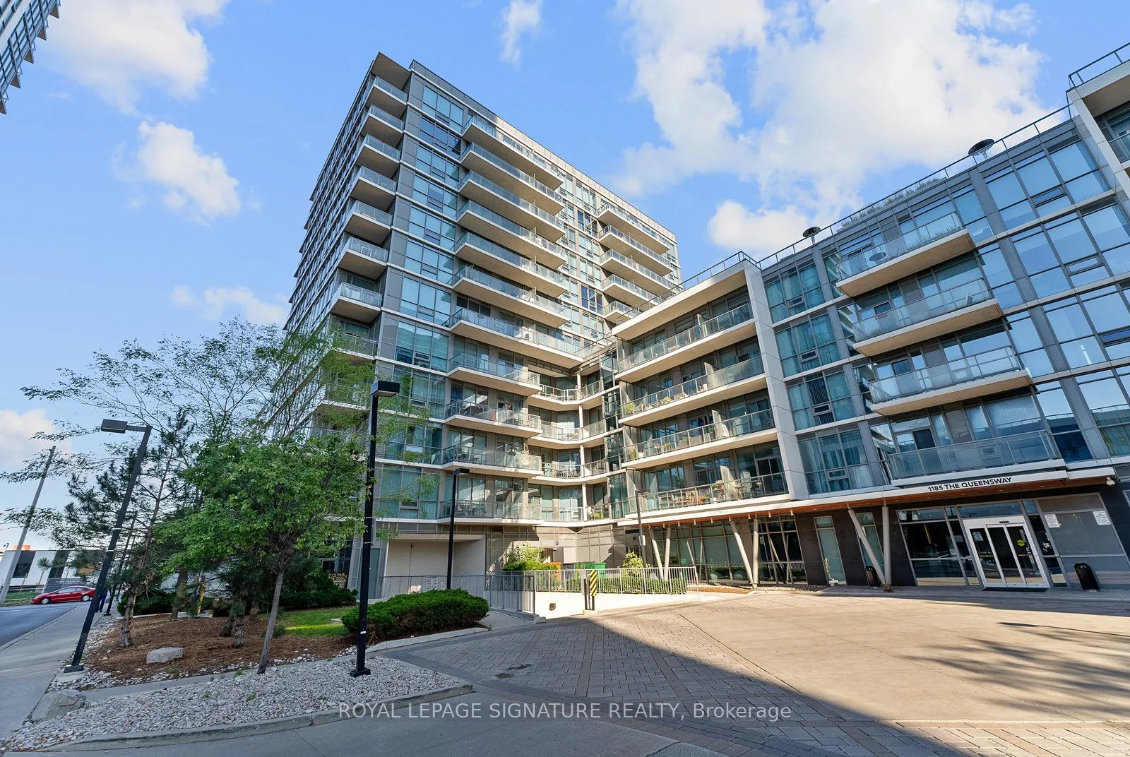 1185 The Queensway Avenue 104, Toronto W08, ON M8Z 0C6