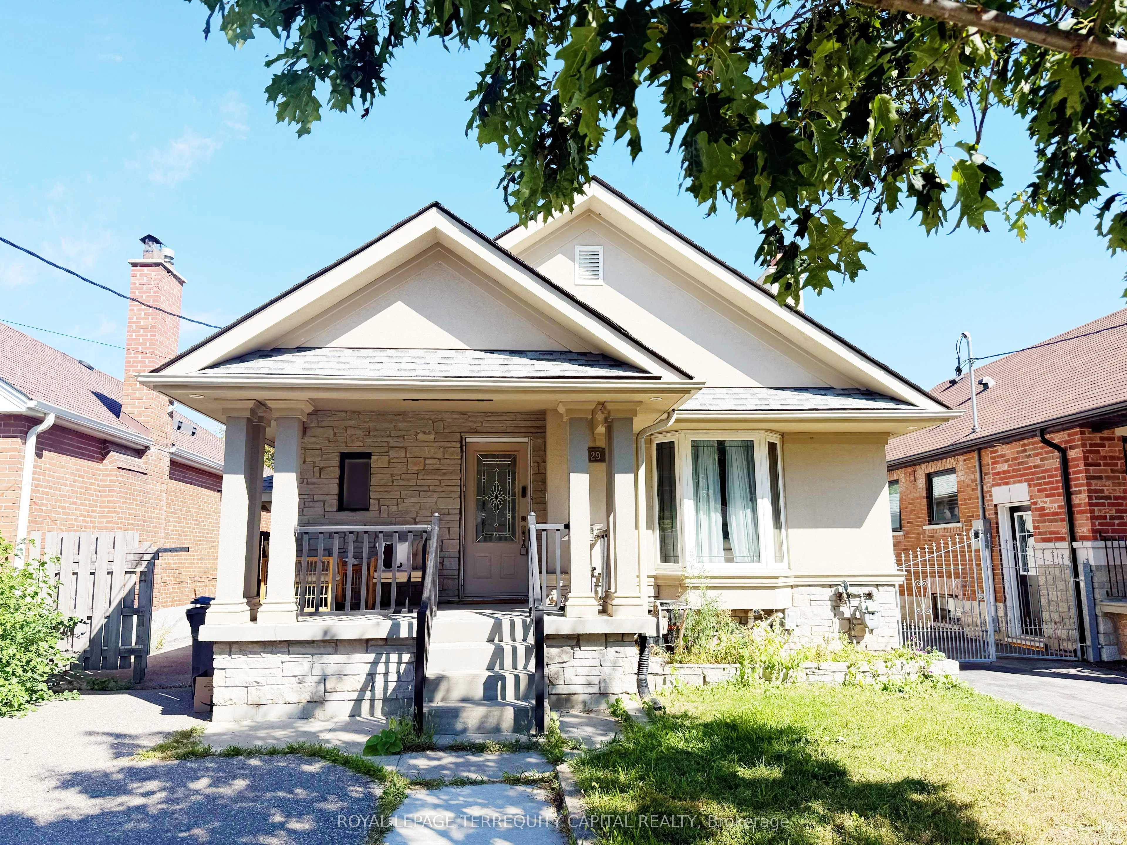 29 Glamis Avenue, Toronto W03, ON M6N 4M5