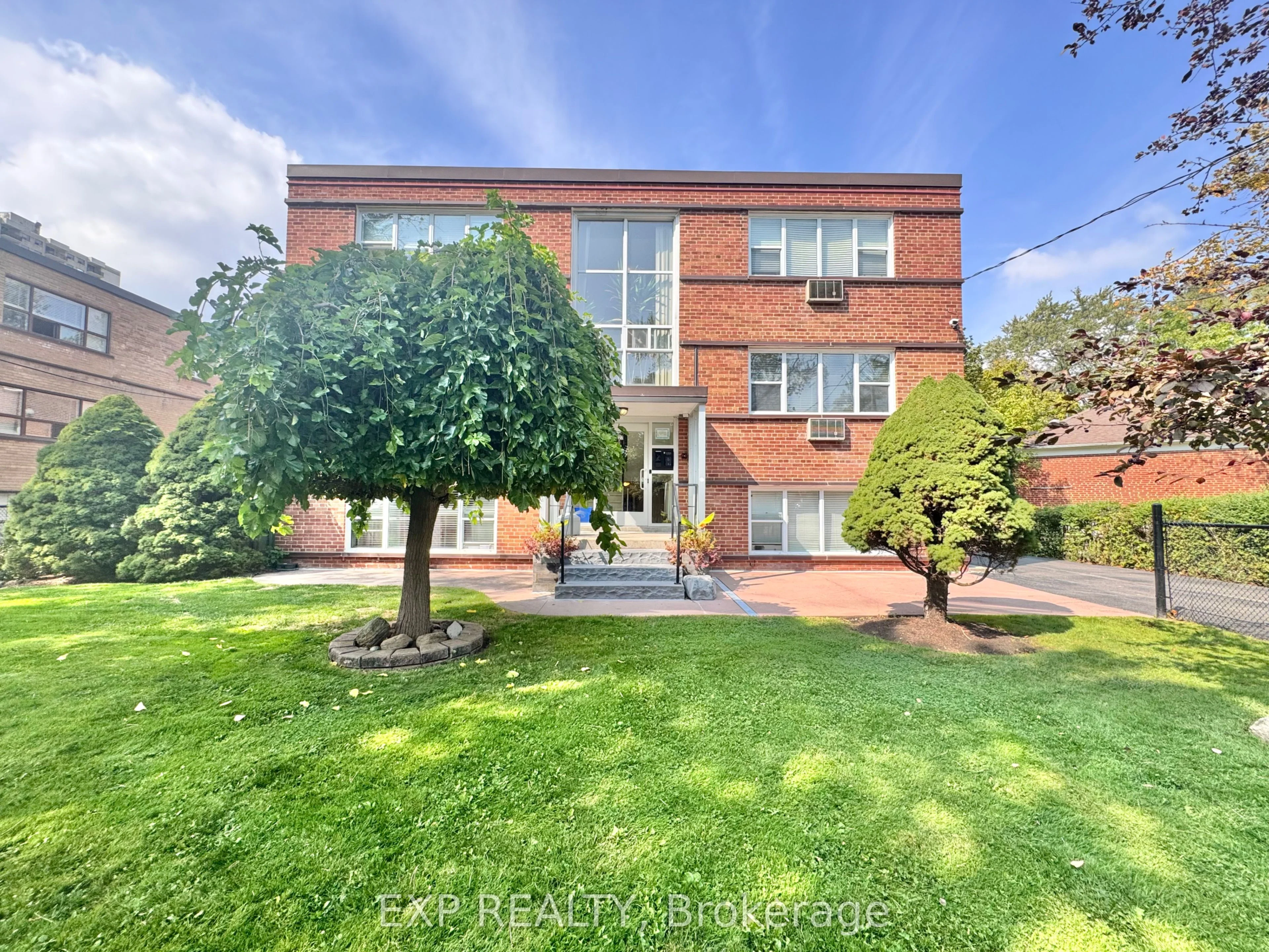 27 Paisley Boulevard Unit 5, Mississauga, ON L6A 1P3