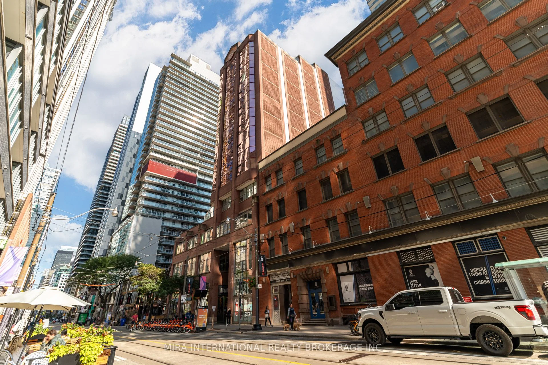 393 King Street W 810, Toronto C01, ON M5V 3G8