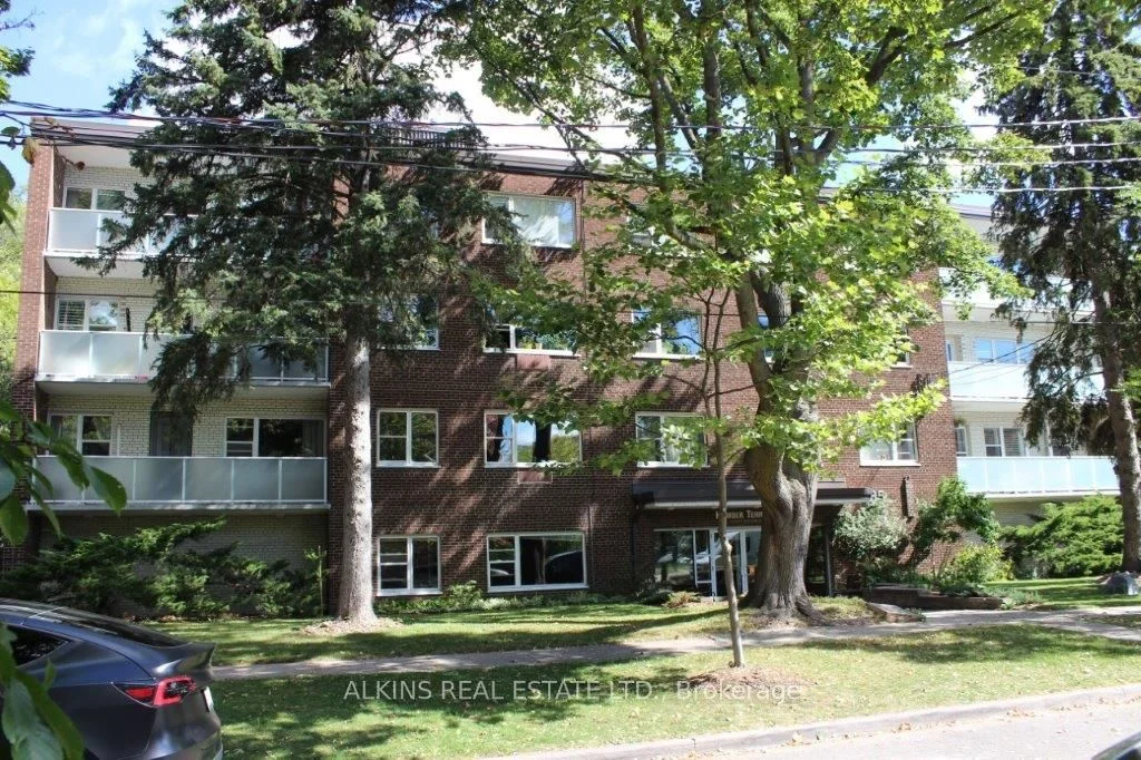 185 Stephen Drive 102, Toronto W07, ON M8Y 3N5