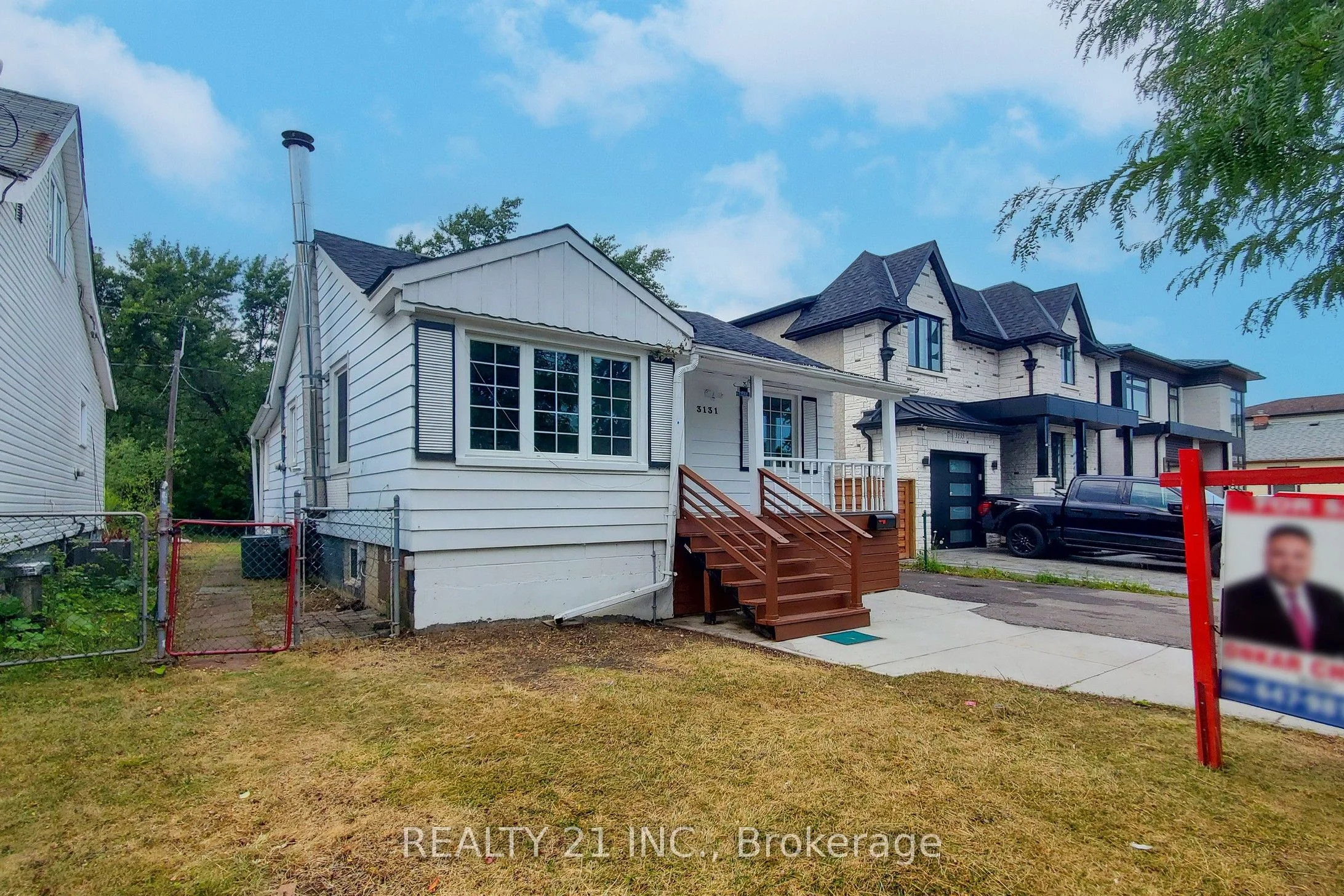 3131 Churchill Avenue, Mississauga, ON L4T 1R6