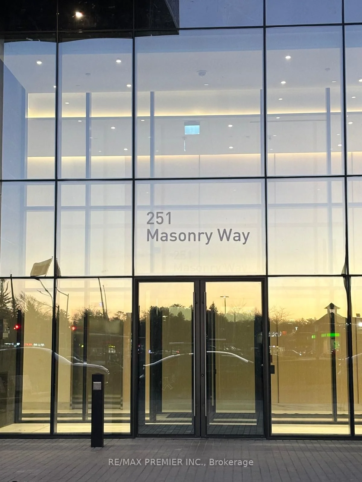 251 Masonry Way 907, Mississauga, ON L5H 0B3