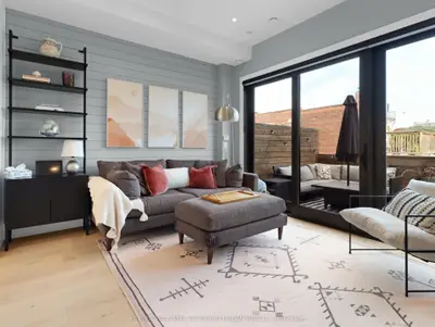 Att/Row/Townhouse in Toronto