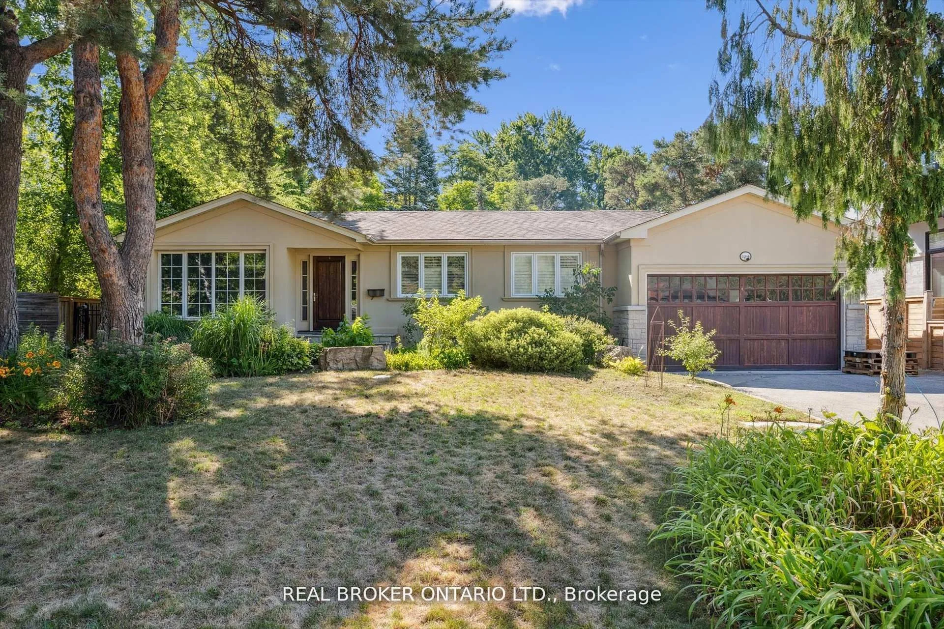 1204 Cynthia Lane, Oakville, ON L6J 2W3