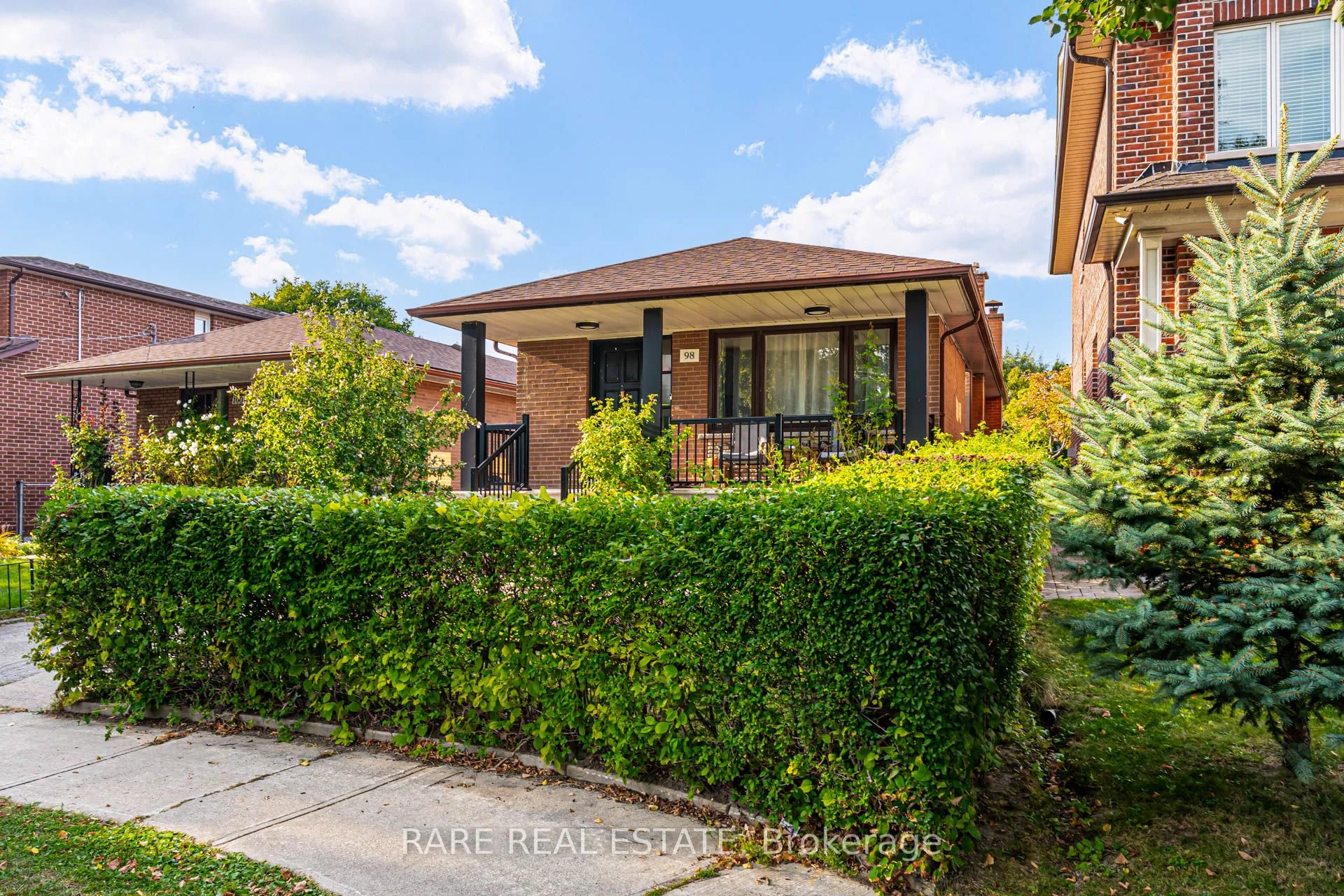 98 Hay Avenue, Toronto W06, ON M8Z 1G4