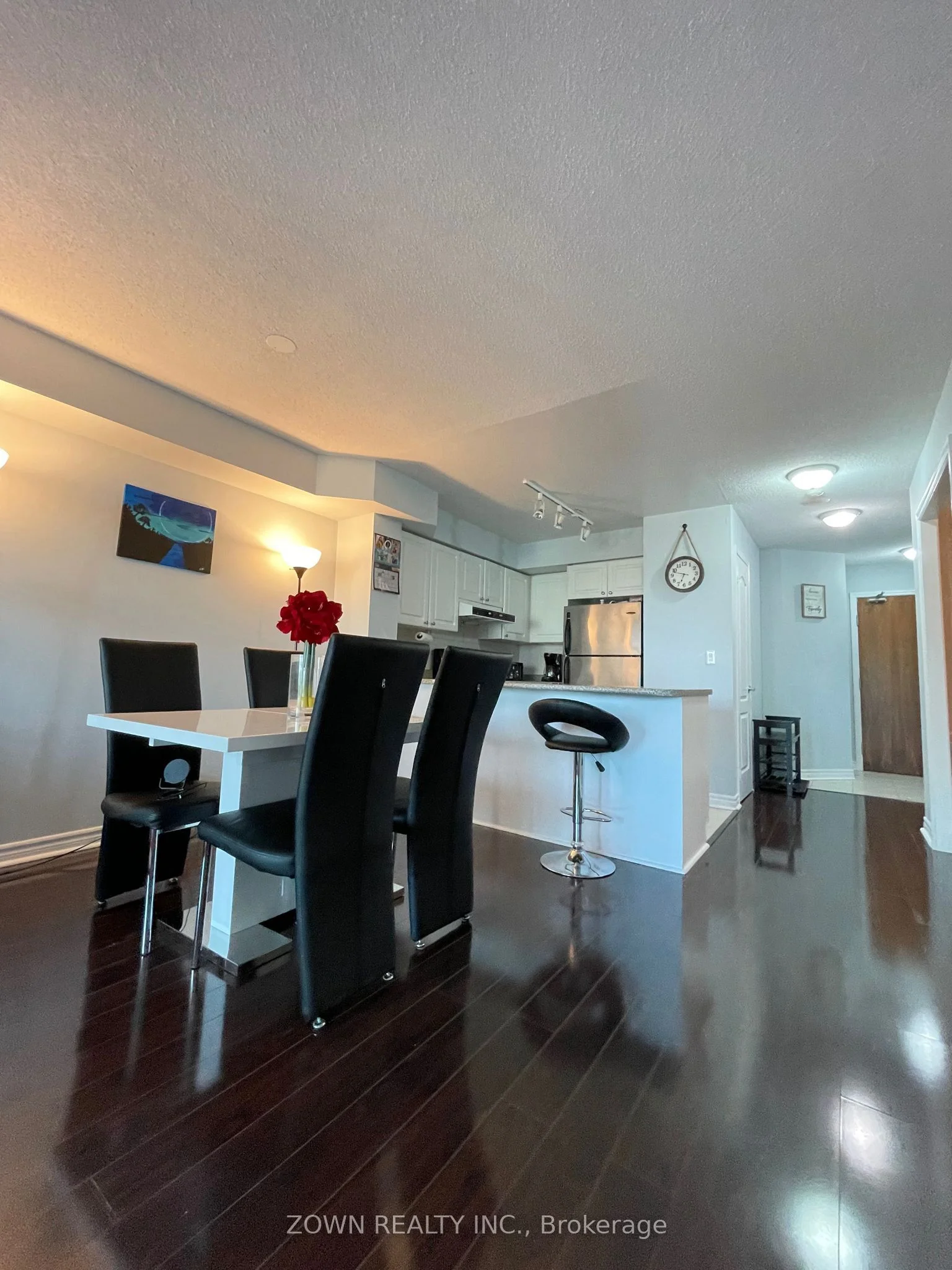 33 Elm Drive 813, Mississauga, ON L5B 4M2