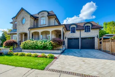 Detached in Oakville