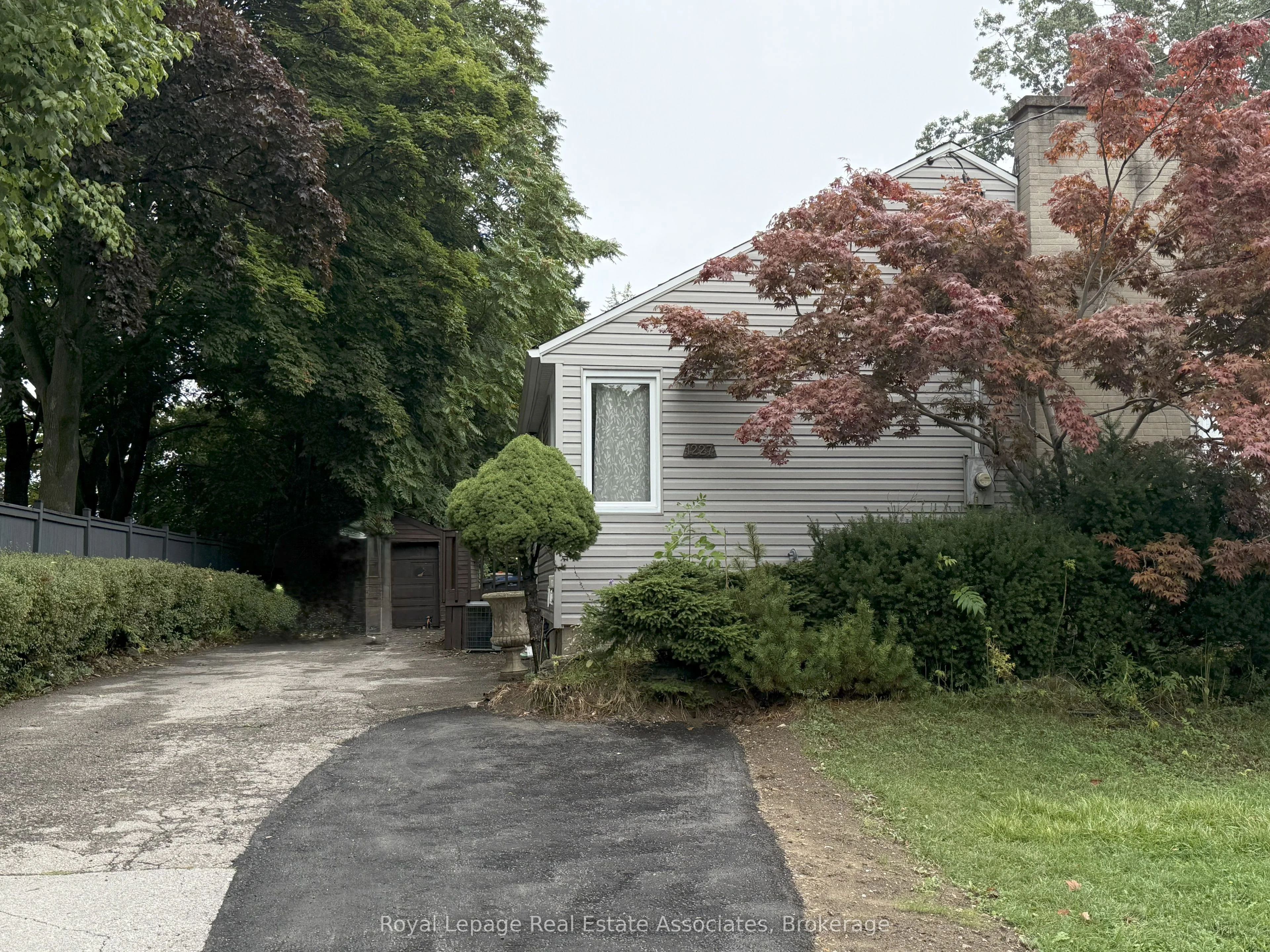 1227b Argreen Road, Mississauga, ON L5G 3J2