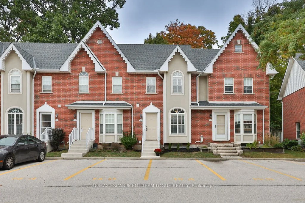 Condo Townhouse in Burlington
