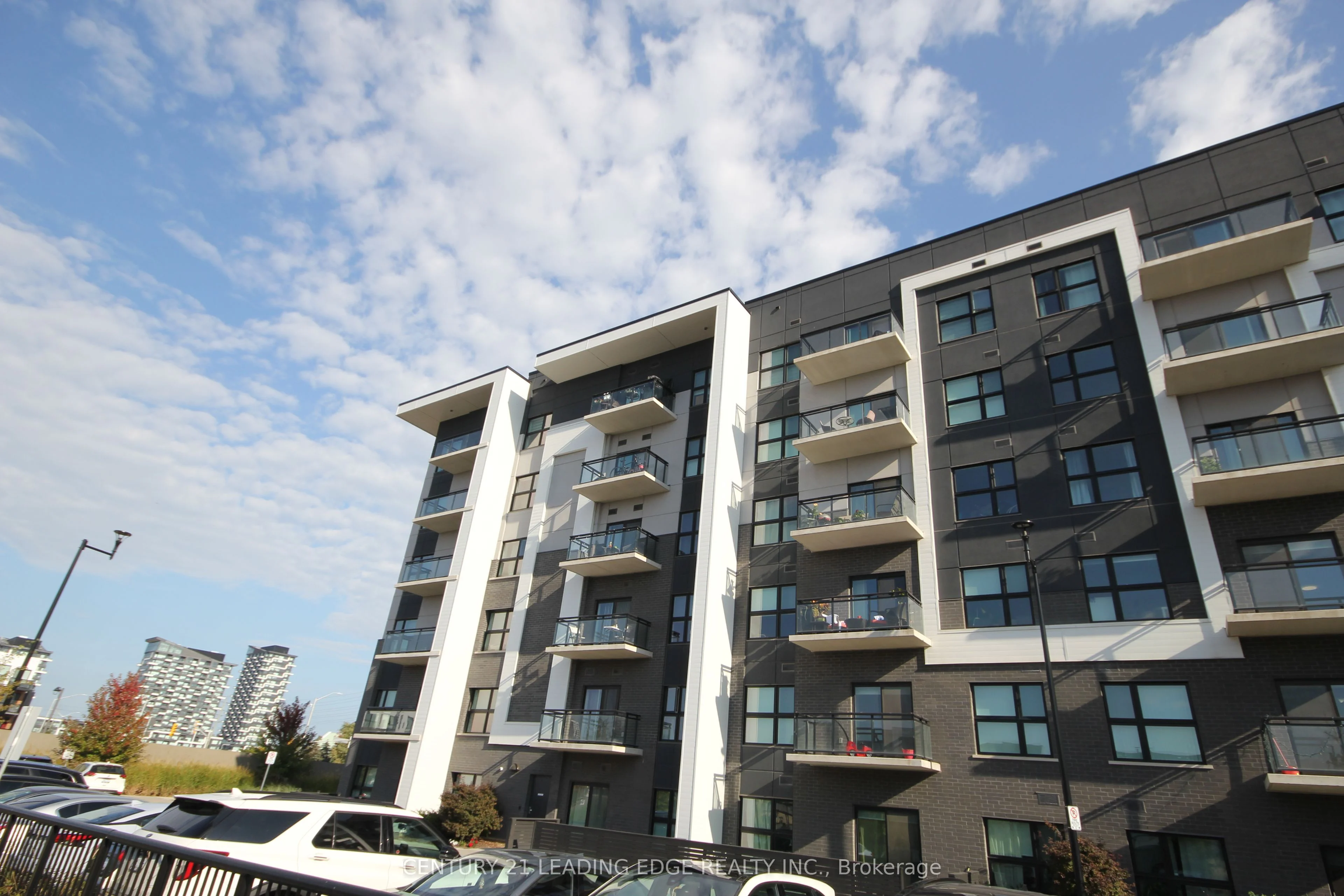 128 GROVEWOOD Common 108, Oakville, ON L6H 0X3