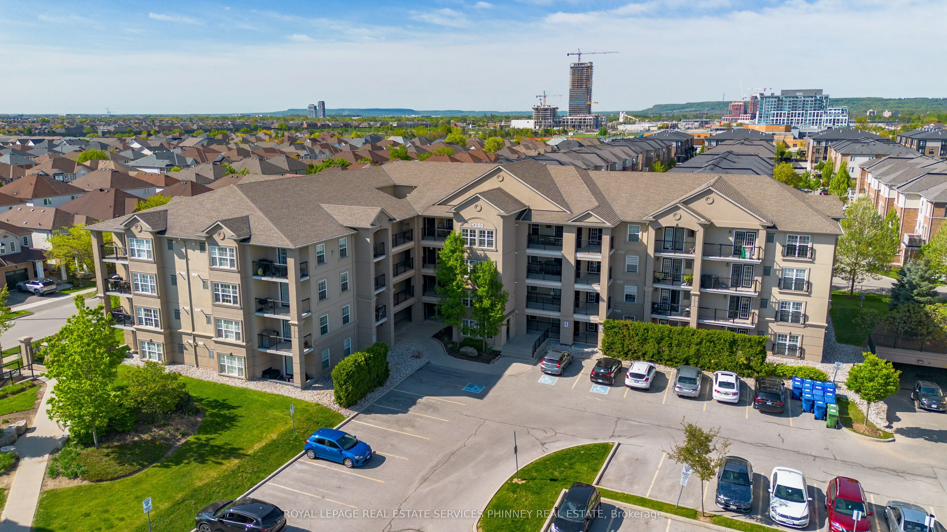 Condo Apartment in Milton