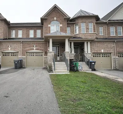Att/Row/Townhouse in Brampton