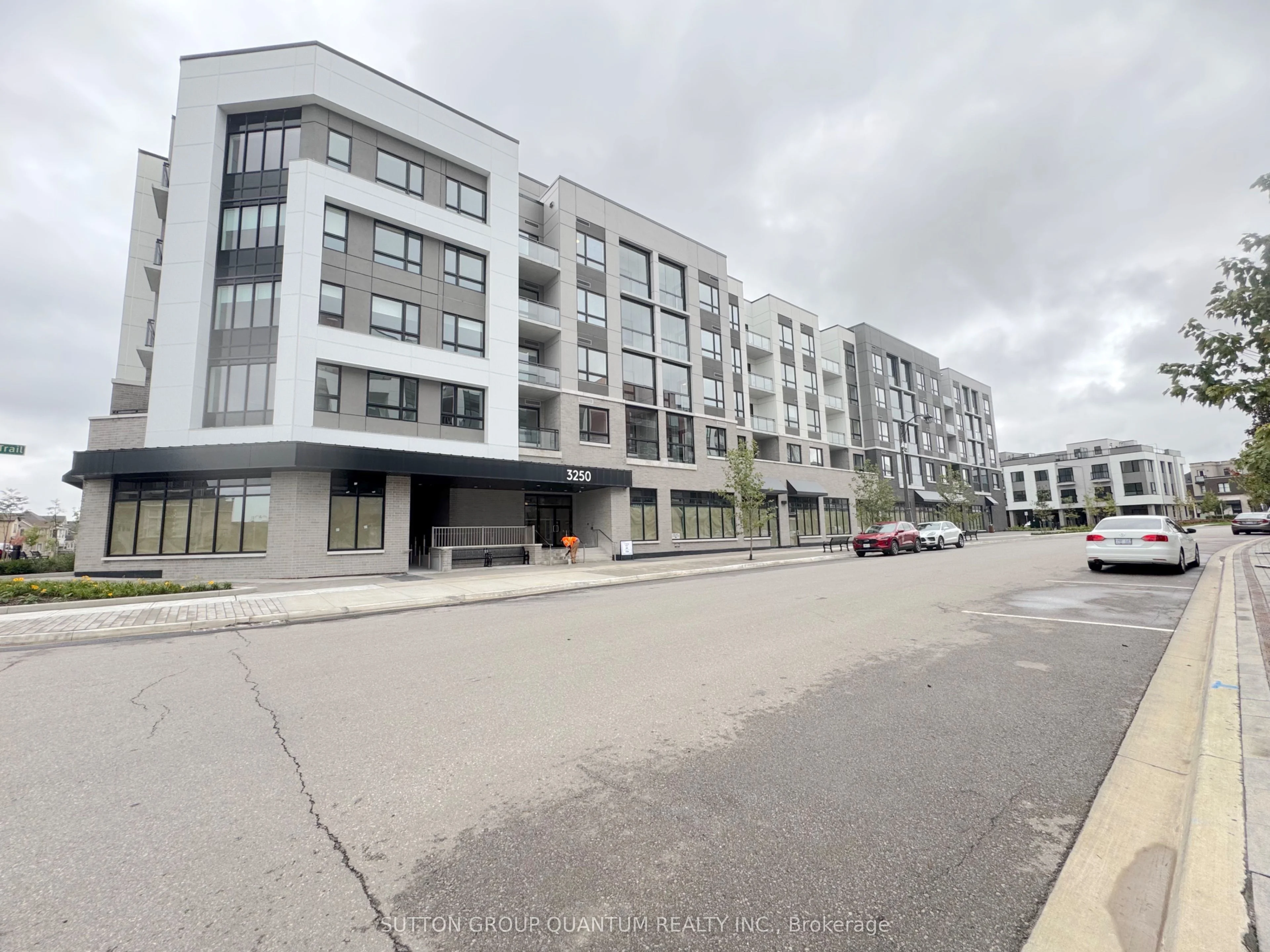 3250 Carding Mill Trail 104, Oakville, ON L6M 1L3