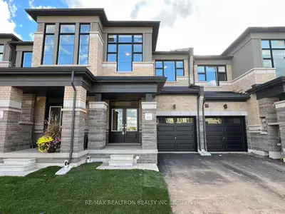 Att/Row/Townhouse in Oakville