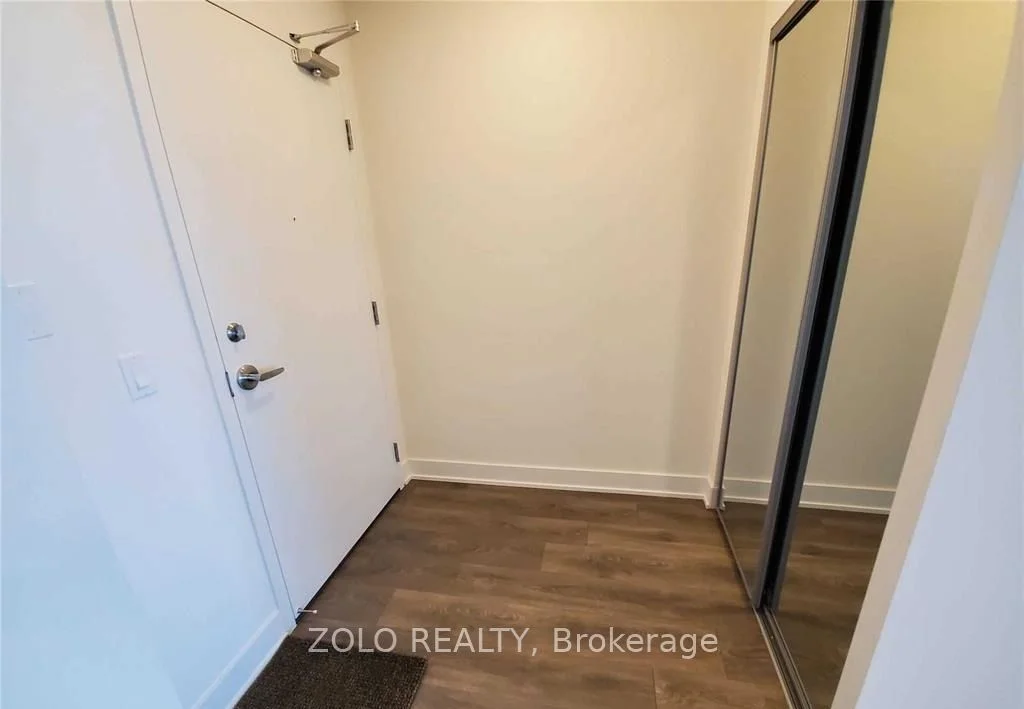 297 Oak Walk Drive 710, Oakville, ON L6H 3R6