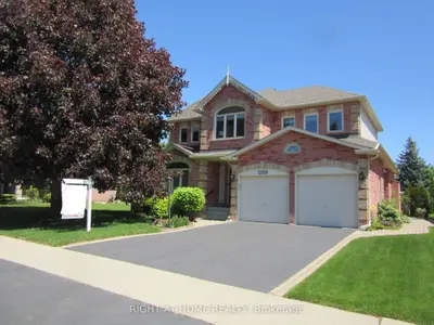 Detached in Burlington