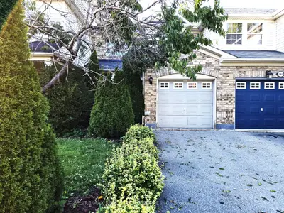 Att/Row/Townhouse in Milton