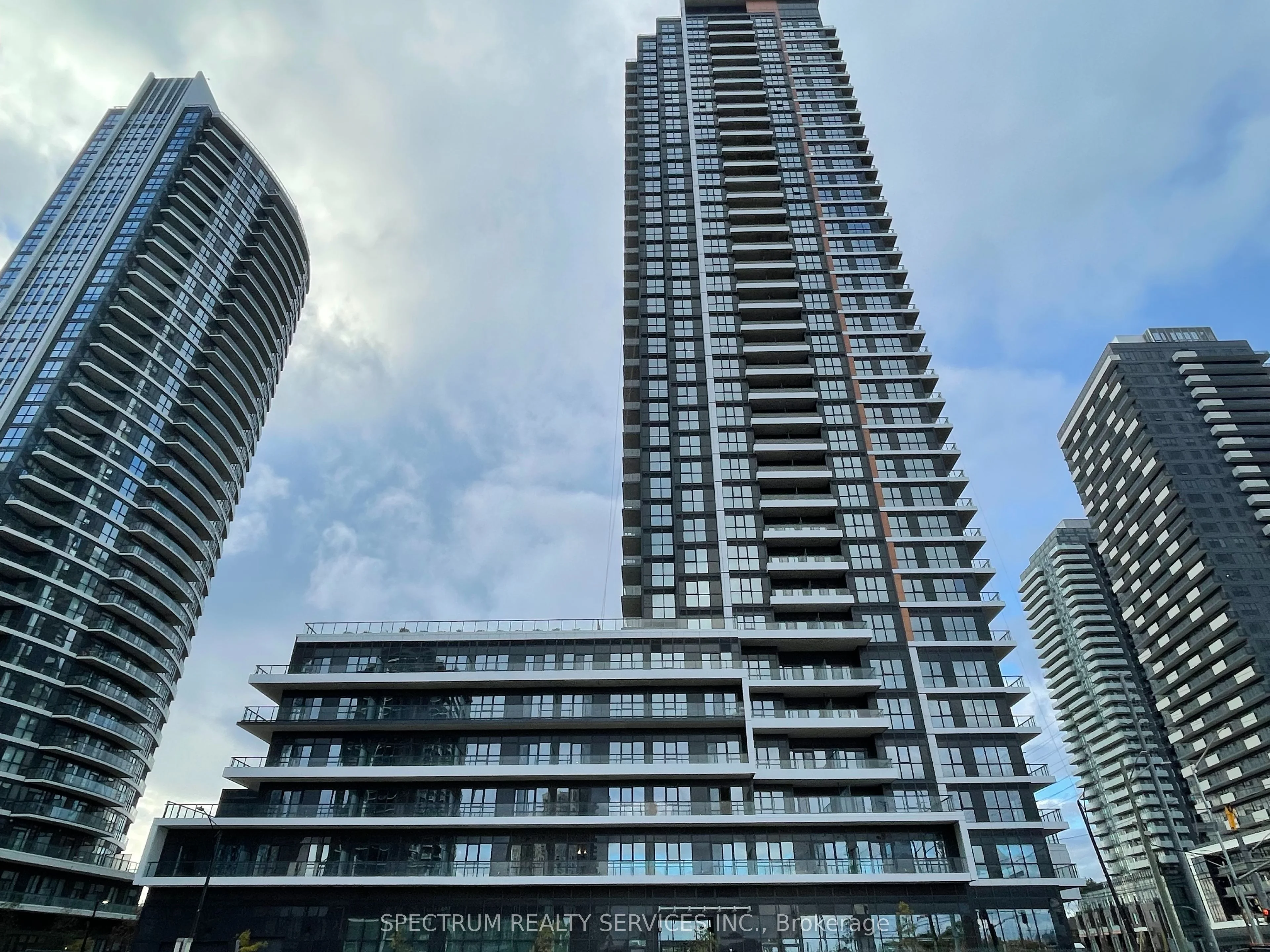 15 Watergarden Drive 323, Mississauga, ON L5R 0H4