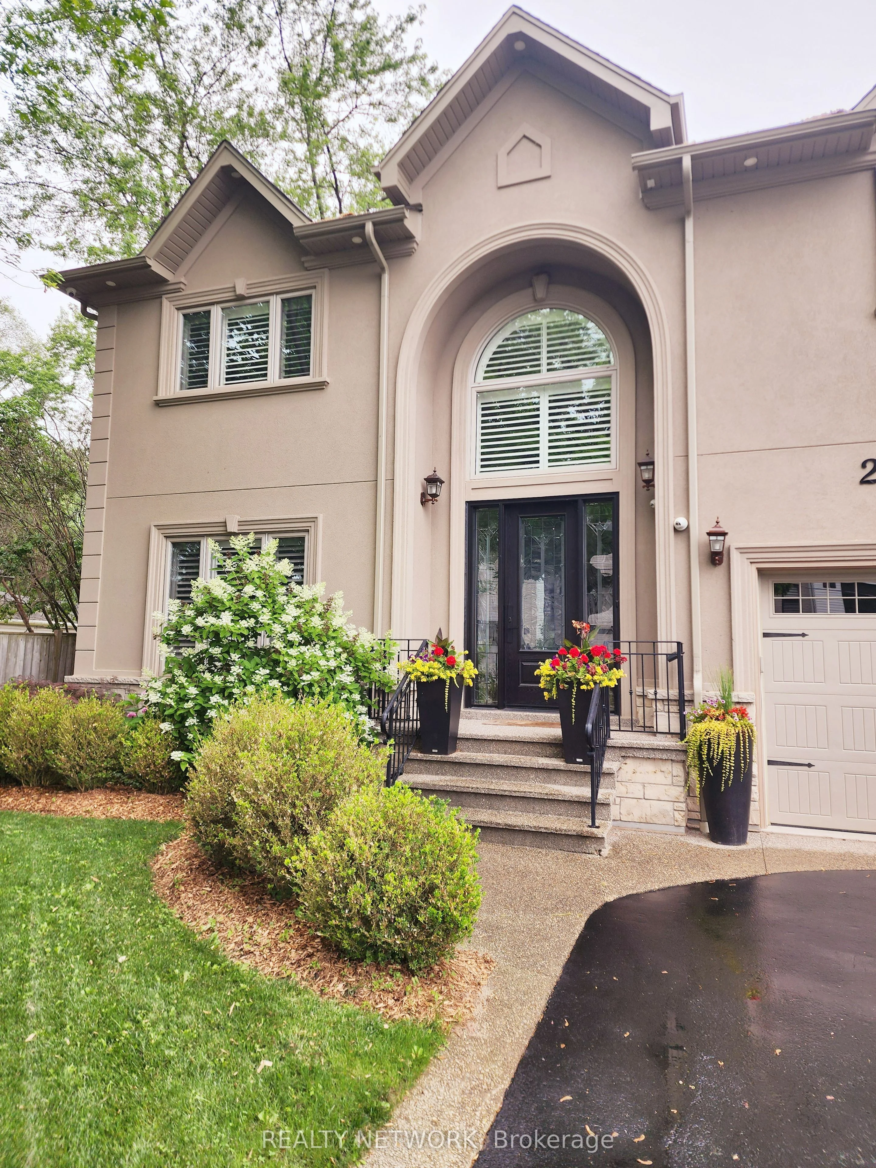 2293 Sovereign Street, Oakville, On L6l 1l5