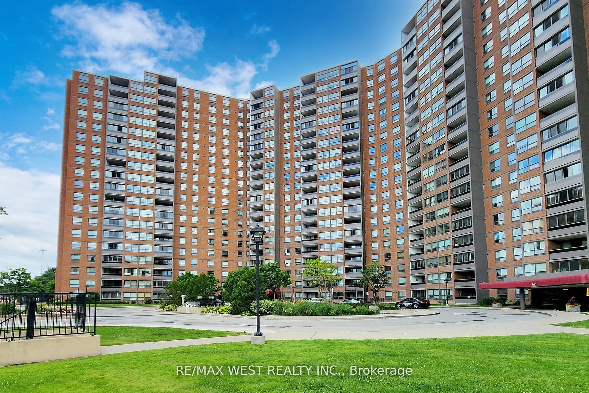627 The West Mall 1810, Toronto W08, ON M9C 4X5