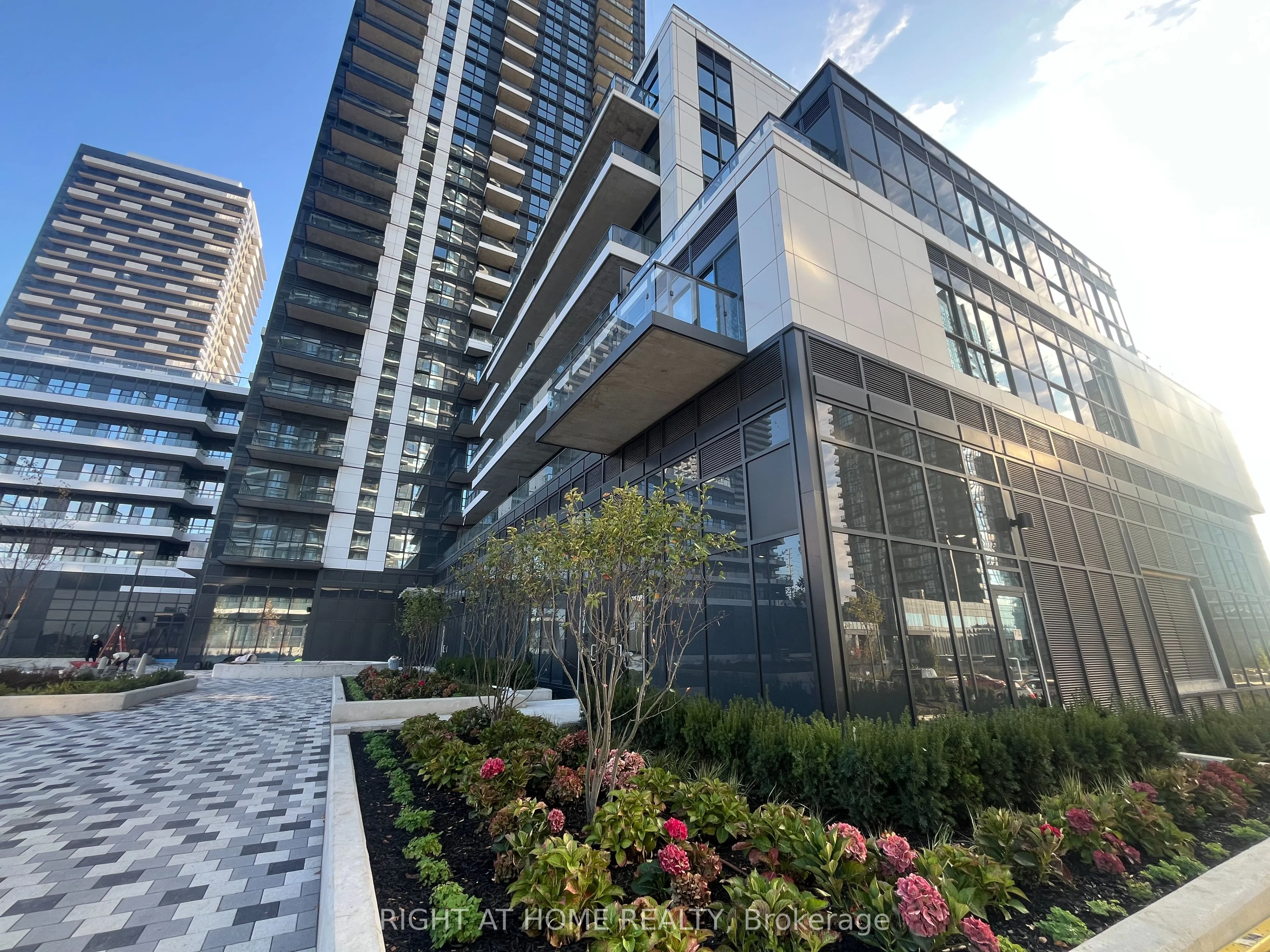 15 Watergarden Drive 324, Mississauga, ON L5R 0H4