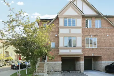 Semi-Detached Condo in Mississauga