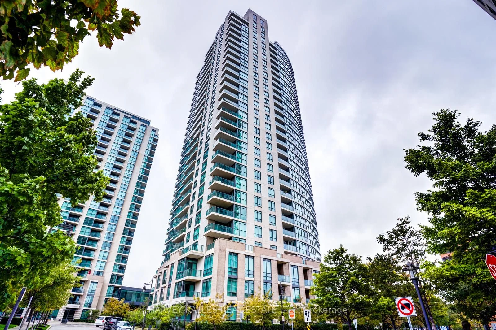 215 Sherway Gardens Road 109, Toronto W08, On M9c 0a4