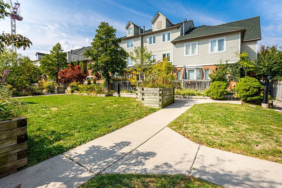 1231 Parkwest Place 26, Mississauga, ON L5E 3J3