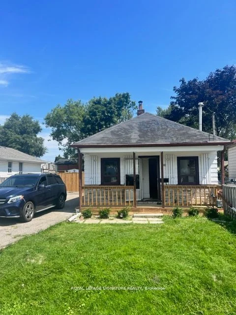1045 Strathy Avenue, Mississauga, ON L5E 2J6
