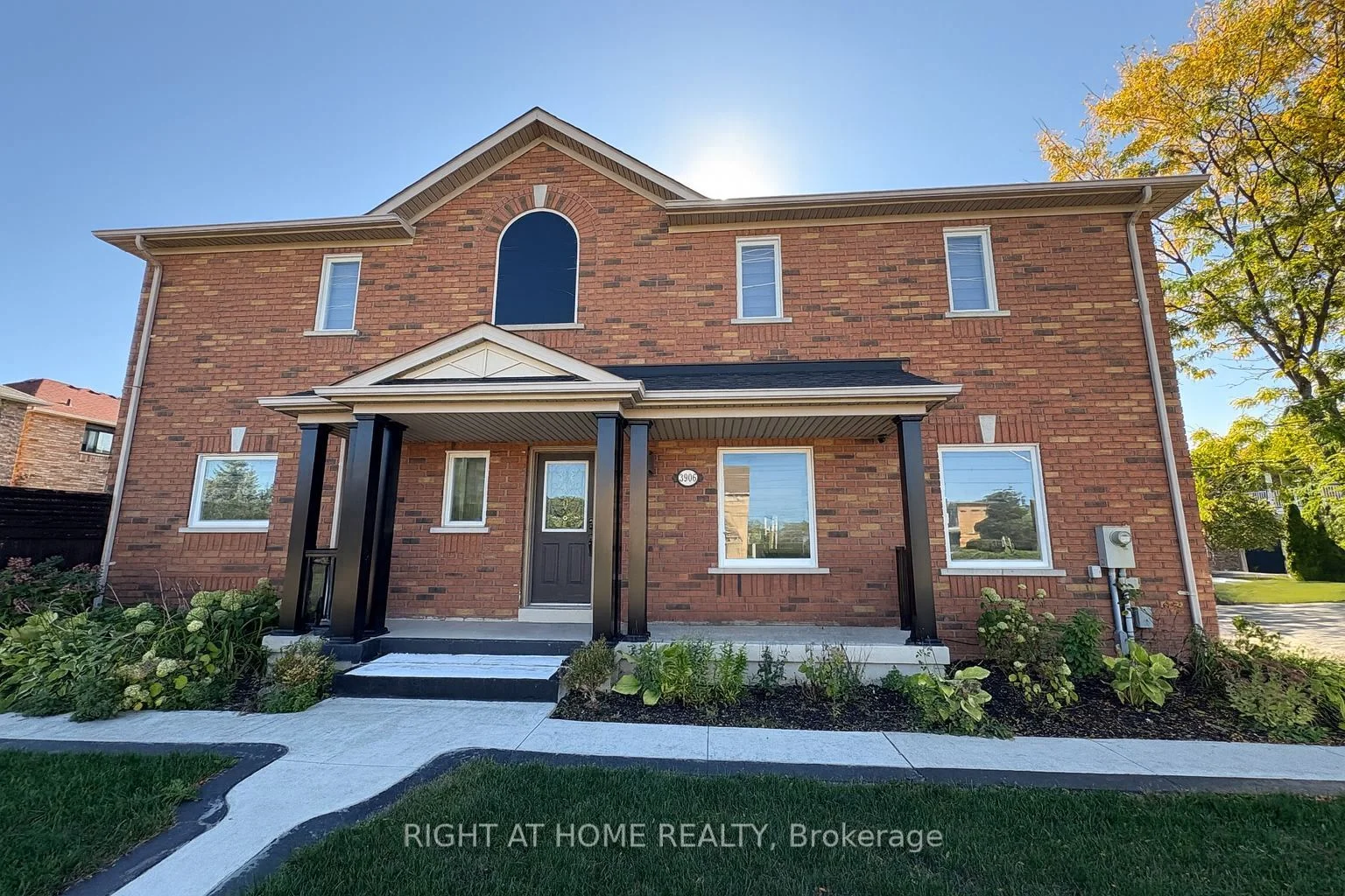 3906 Thomas Street, Mississauga, ON L5M 7B5