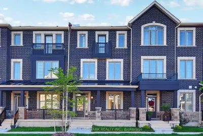 Att/Row/Townhouse in Oakville