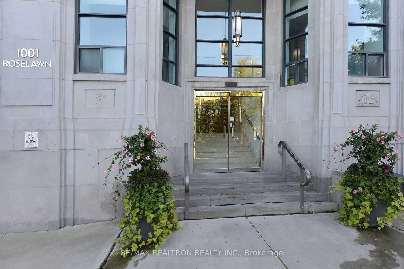 1001 Roselawn Avenue 328, Toronto W04, ON M6B 1B8